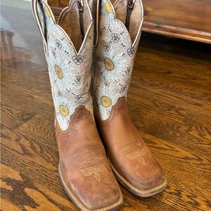 Ariat Round Up Wide Square Toe Western Boots